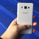 Ilustración para el artículo titulado Samsung Galaxy A5, primeras impresiones: más de esto, por favor